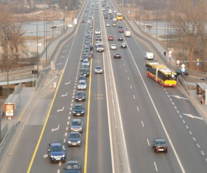 Remont trasy Łazienkowskiej. Tak kierowcy łamią przepisy