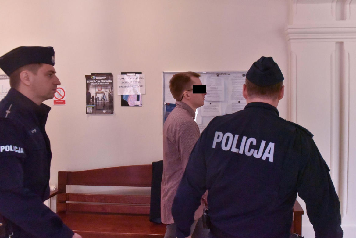 Paweł W. mógł zabić młode małżeństwo przygniatając ich samochodem do ściany