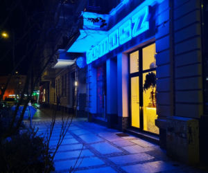 Neon Tomasz na ul. Rayskiego odzyskał dawny blask