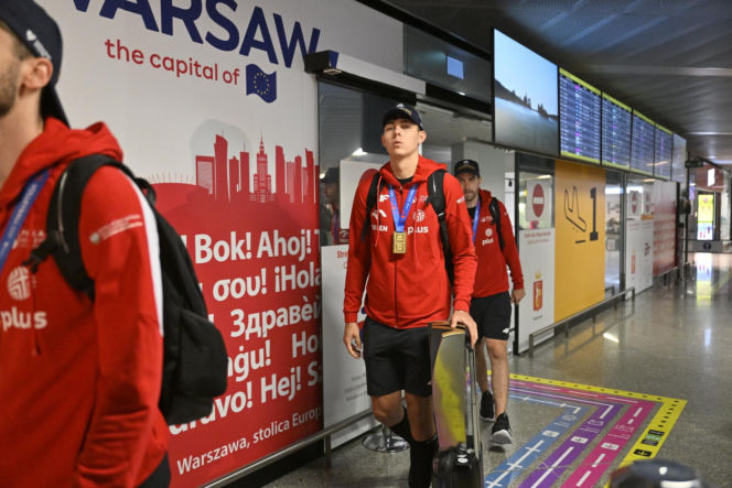 Złoci siatkarze po perypetiach wrócili do Polski