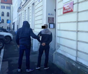 Włamanie w podbydgoskim Niemczu! Sprawca rzucił się na 30-latka z siekierą 