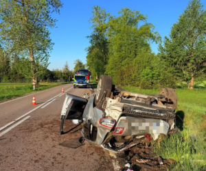 Do szpitala trafili zarówno kierowca, jak i jego 19-letnia pasażerka
