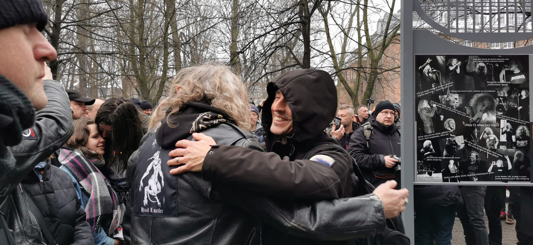 Przyjaciele i fani Romana Kostrzewskiego odsłonili tablicę pamiątkową w Bytomiu