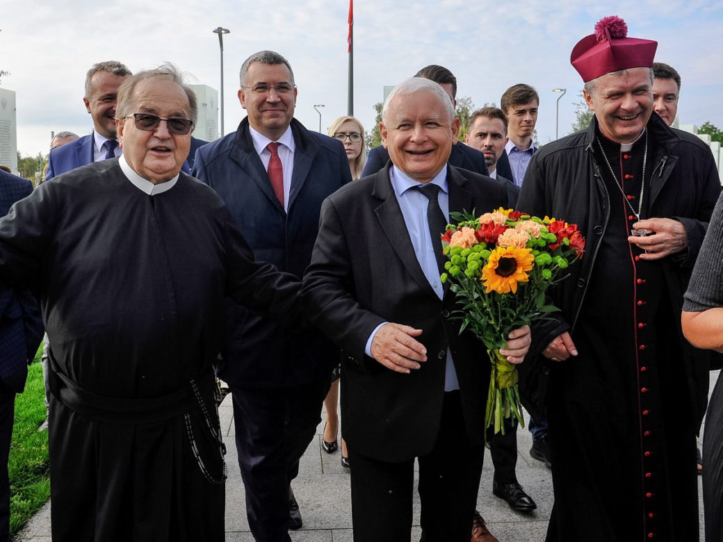 Ukłony dla Rydzyka, uśmiech dla Kaczyńskiego