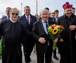 Ukłony dla Rydzyka, uśmiech dla Kaczyńskiego