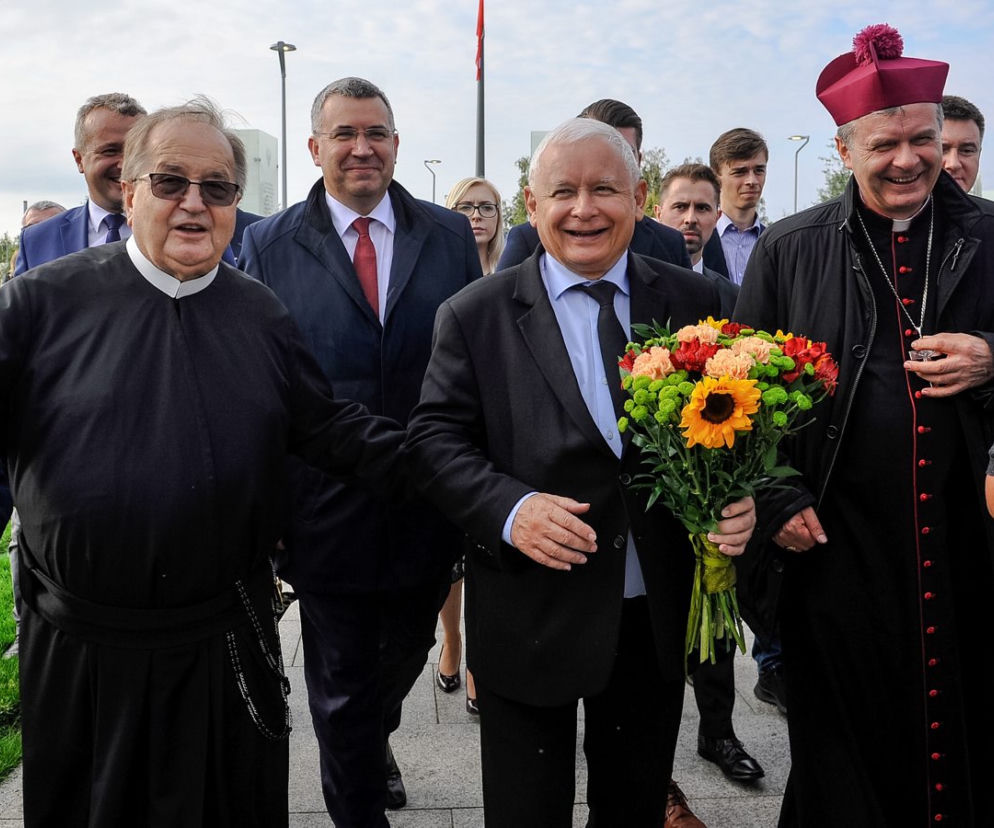 Ukłony dla Rydzyka, uśmiech dla Kaczyńskiego