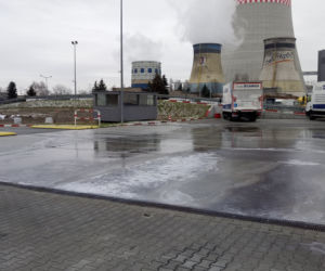 Na drogach ślisko. Jest więcej wypadków. Jak temu zapobiec?