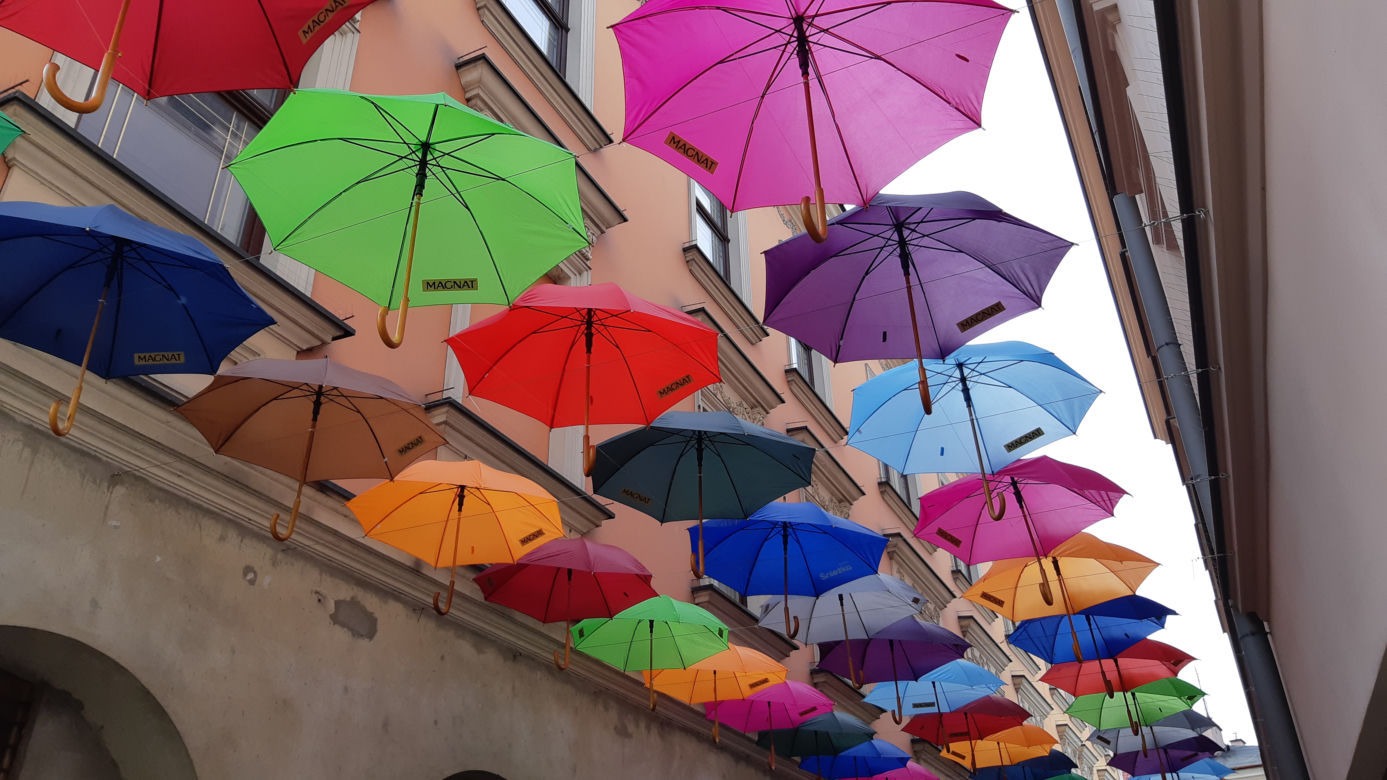 Kolorowe parasole letnią wizytówką Tarnowa
