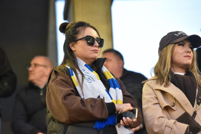 PRES Grupa Dewloperska Toruń - Abramczyk Polonia Bydgoszcz, zdjęcia kibiców i zawodników z pożegnania Adriana Miedzińskiego