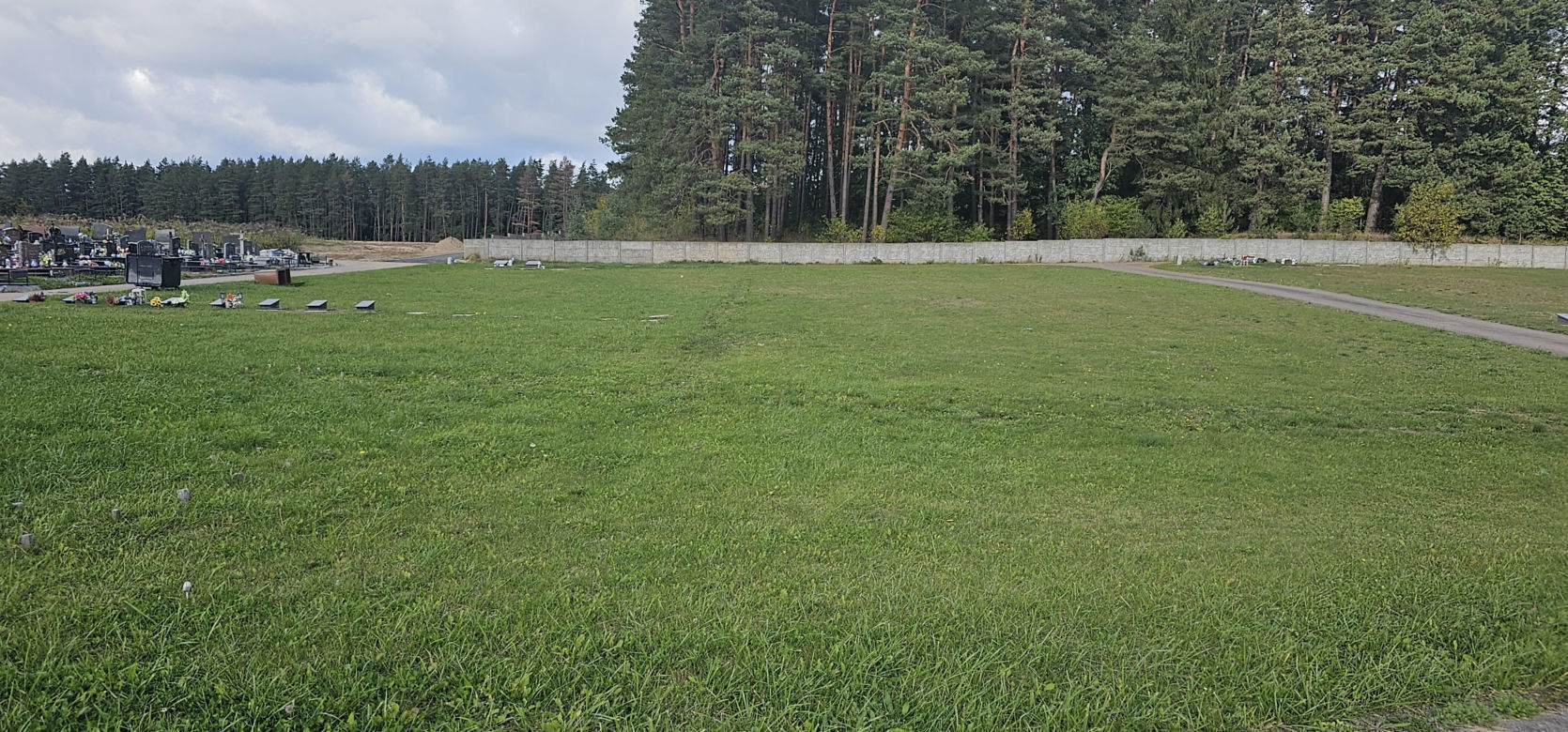 Tak wygląda „amerykański” cmentarz w Dywitach. Ile kosztuje miejsce?