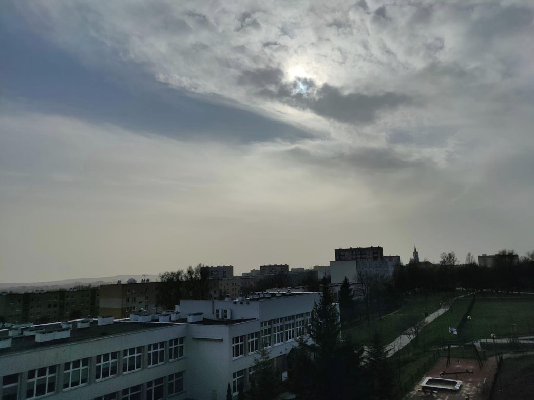 Pył saharyjski dotarł do Świętokrzyskiego