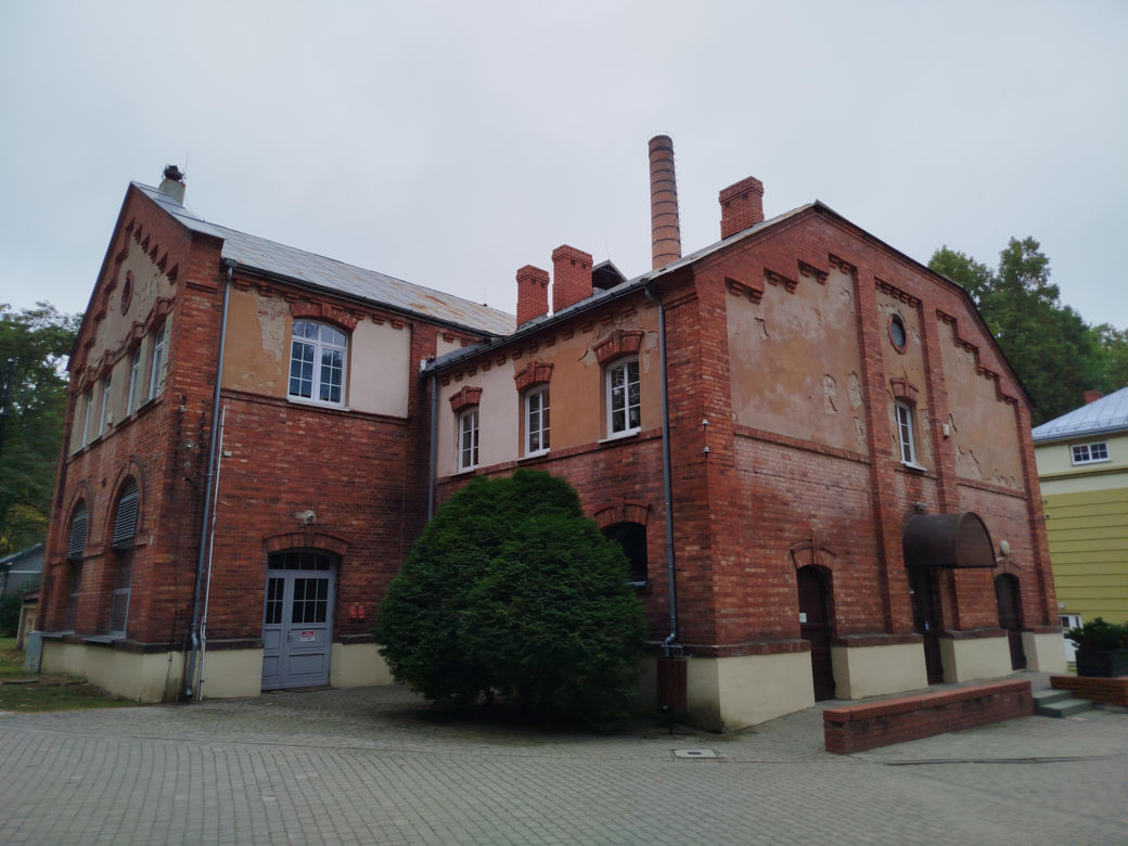 Zabytkowe budynki Lodowni i Kotłowni oraz zespół sanatoryjno-parkowy w Rudce przejdą rewitalizację. Inwestycje będą realizowane do 2028 roku