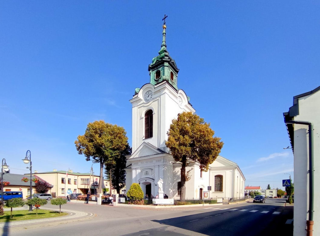 To jedno z najstarszych miast w woj. łódzkim. Było osadą słowiańską, a później siedzibą biskupów