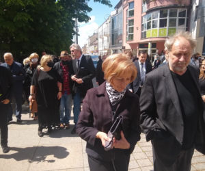 Pogrzeb Jerzego Pilcha w Kielcach. Przyjechali min. Grzegorz Turnau i Jan Nowicki	