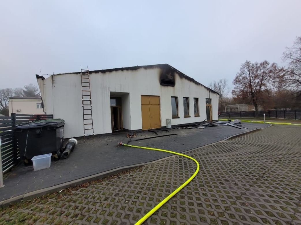 Spłonęło nowe przedszkole pod Pułtuskiem. Ogień zaatakował budynek w nocy! Straty oszacowano na ponad milion złotych