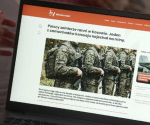 Pierwsza miłość po wakacjach. Kamil Biały (Igor Paszczyk) ranny na misji w Kosowie