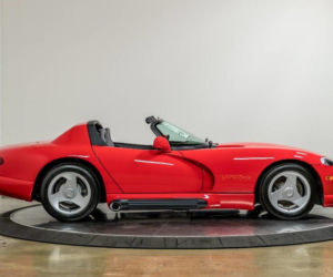 Dodge Viper z przebiegiem 34 mil
