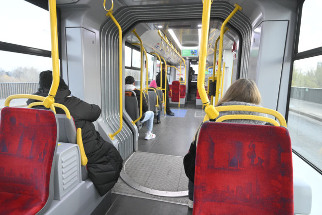 Koniec ze spaniem na siedzeniach w komunikacji miejskiej. Radni przegłosowali uchwałę