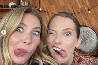 Barwy szczęścia. Renata (Anna Mrozowska), Dominika (Karolina Chapko)