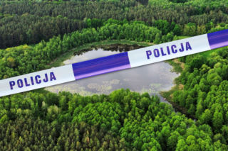 Wędkarz zauważył dryfujące ciało na jeziorze niedaleko Płocka. To 69-letnia kobieta