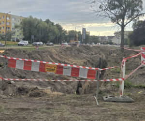 Wyburzają kolejne budynki na Szwederowie. Powstaje nowe torowisko tramwajowe [ZDJĘCIA]