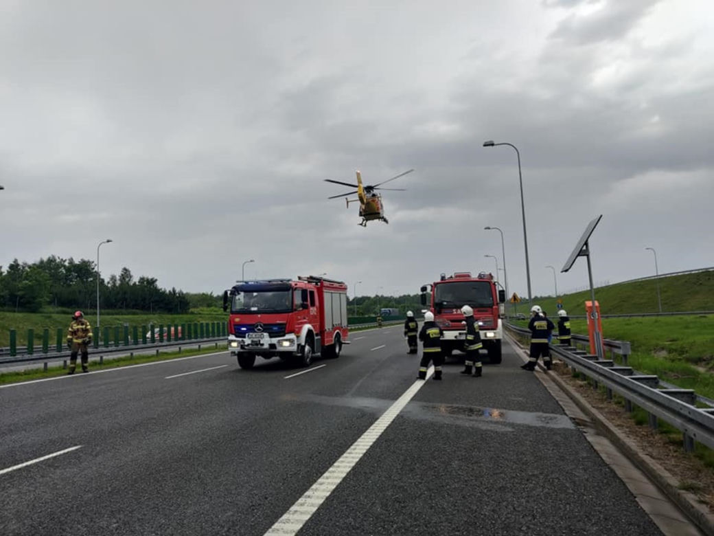 Wypadek na autostradzie A1. Kierowca osobówki zmiażdżony przez TIRy