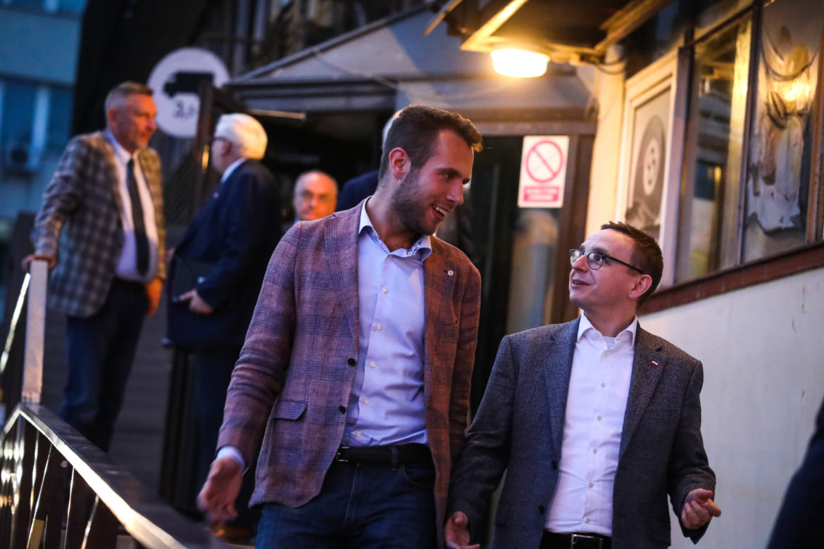Ujawniamy kulisy posiedzenia klubu PiS w siedzibie partii