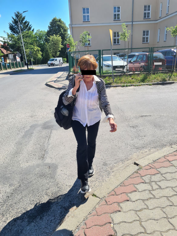Stare Miasto. Staruszka oskarżona o napaść siekiera w sądzie [ZDJĘCIA]