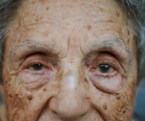 Bakteria w oku przyczyną Alzheimera? Nowe badania rzucają światło na tajemniczą chorobę