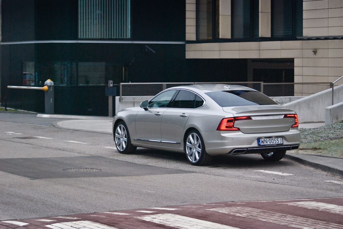 Volvo S90 D4