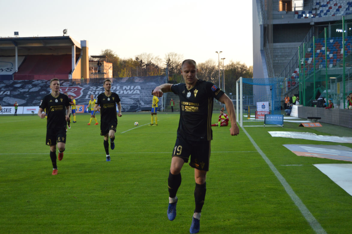 Górnik Zabrze - Arka Gdynia: Nieważny styl, ważne punkty [ZDJĘCIA KIBICÓW]