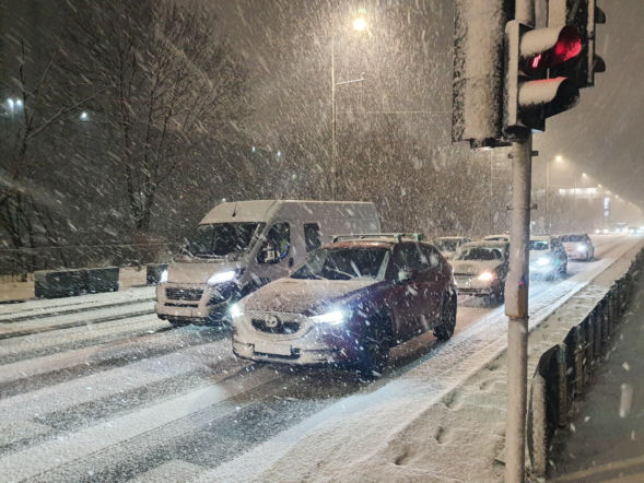 Nadchodzą śnieżyce, temperatura spadnie do -6°C. Zima uderzy w  te regiony. IMGW ostrzega! 