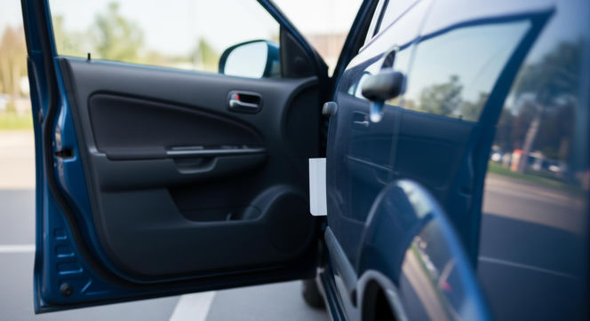 Stanął taksówką na środku chodnika. „W dniu dzisiejszym chodnik nieczynny”. Tego się nie spodziewał!