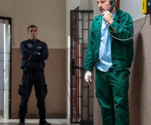 Pierwsza miłość: Bartek dowiaduje się, że Emilka została porwana. Prosi Ilonę, by pomogła mu uciec z więzienia...