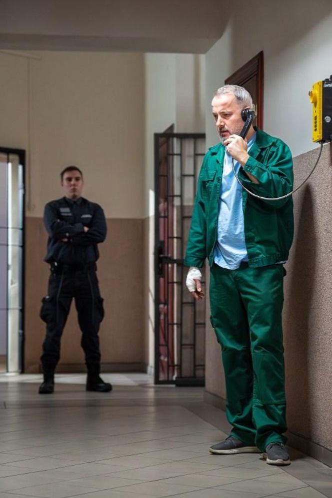 "Pierwsza miłość": Bartek dowiaduje się, że Emilka została porwana. Prosi Ilonę, by pomogła mu uciec z więzienia...