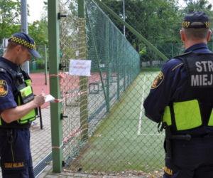 Trwają kontrole strażników miejskich przy warszawskich szkołach