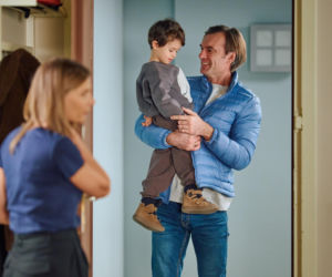 Podczas pogrzebu rodziców Alana Mariuszowi kompletnie puszczają nerwy.