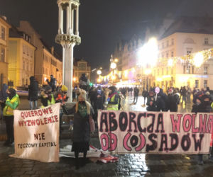 Strajk Kobiet we Wrocławiu. Przemarsz ulicami miasta i przepychanki z policją [ZDJĘCIA] 