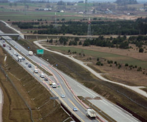 Wielki transport z cudzoziemcami przekroczył granicę. Pojechali w kierunku Litwy [ZDJĘCIA]