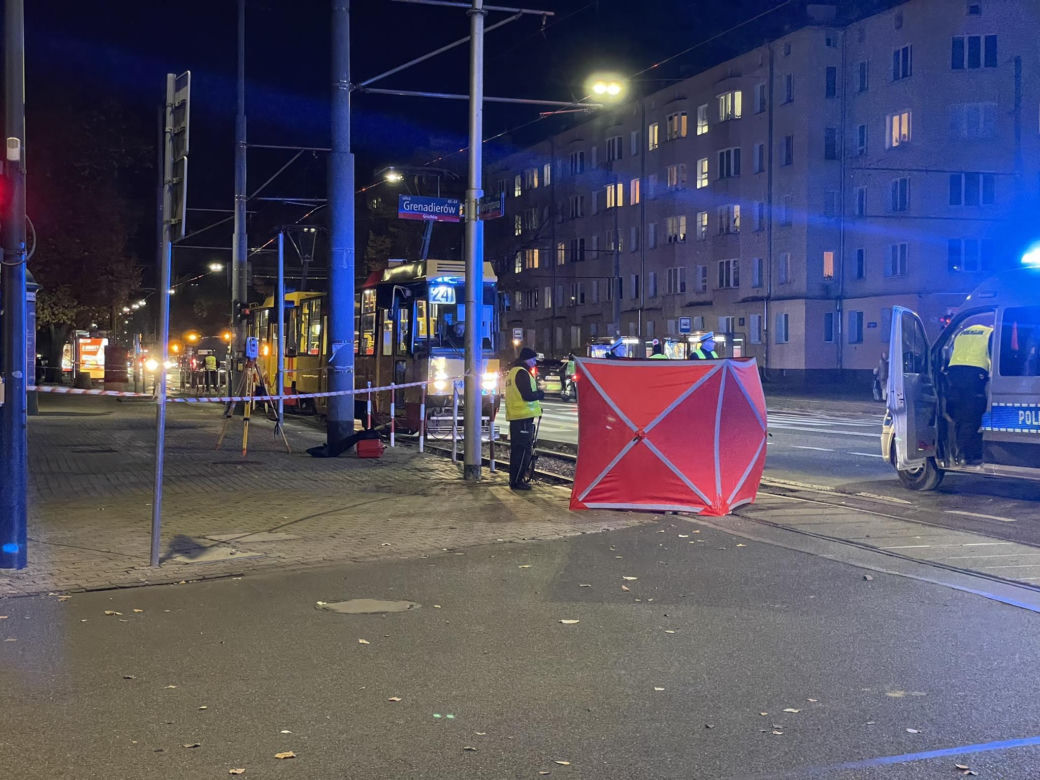 Śmiertelny wypadek na al. Waszyngtona. Tramwaj potrącił pieszego