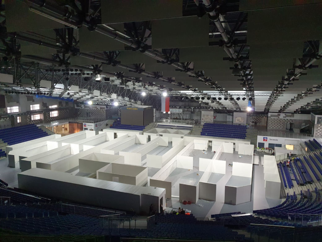 Budowa szpitala tymczasowego w hali Netto Arena