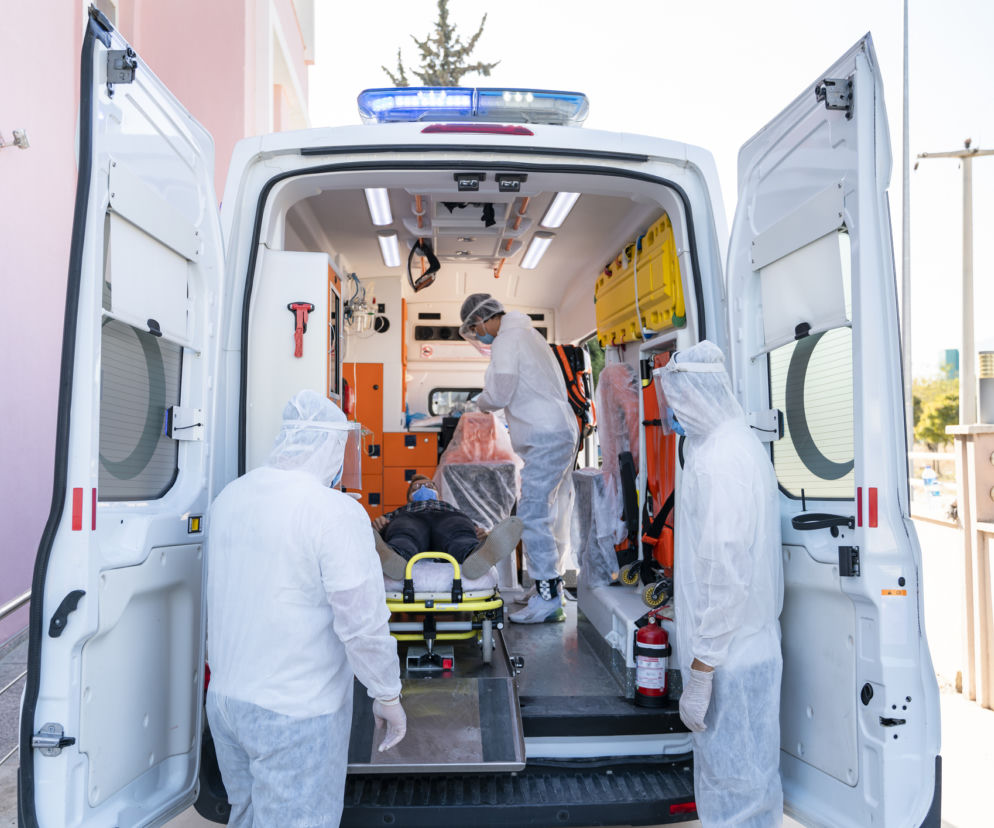 Ekspert z CMKP w Warszawie: bardzo wysoka liczba zgonów, a przed nami piąta fala zachorowań