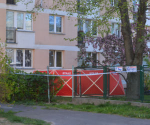Wypadł z 9. piętra z torbą narkotyków