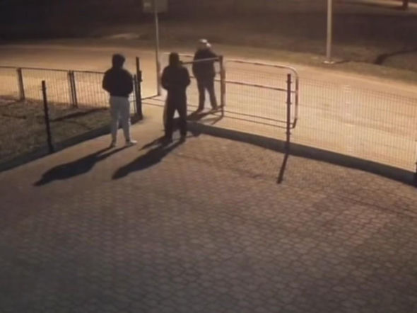 Mają 15 i 16 lat. Uszkodzili furtki przy placu zabaw