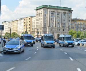 Parada Równości 2021 w Warszawie: ogromne siły policji w centrum miasta	