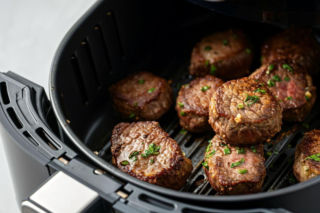 Patelnię zamieniłam na Air Fryer. Teraz tylko tak robię najpyszniejsze kotlety mielone 
