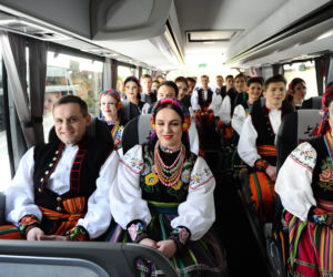 Mazowsze dostało autokary i rondo. Zespół pieśni i tańca świętuje w Otrębusach