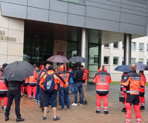 Podkarpackie: protest ratowników medycznych [ZDJĘCIA]