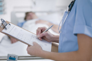 W walce z infekcją COVID-19. Terapia ECMO uratowała 28-latkowi życie