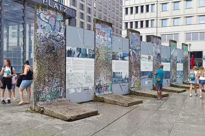 65 lat temu powstał Mur Berliński